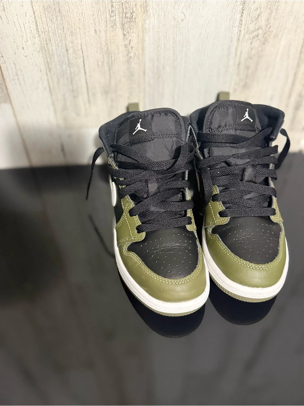 Nike Air Jordan 1 Mid Medium Olive Black White Youth Size 1Y DQ8424-092